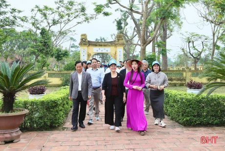 Đoàn Famtrip Ninh Bình tham quan, khảo sát du lịch Hà Tĩnh