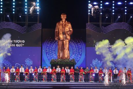 Tổng Bí thư Tô Lâm tham dự lễ khánh thành tượng Bác Hồ về thăm quê