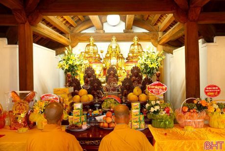 Trang nghiêm lễ cầu quốc thái dân an ở chùa Trường Ninh