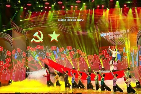 Chương trình nghệ thuật 'Đường lên phía trước' chào mừng Ngày thành lập Đảng Cộng sản Việt Nam