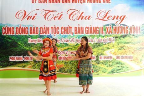 Biên soạn và xuất bản cuốn sách “Người Chứt ở Hương Khê”