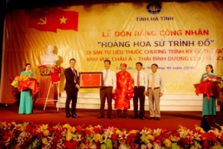 Đón bằng công nhận 'Hoàng hoa sứ trình đồ' - di sản tư liệu thuộc Chương trình ký ức thế giới của UNESCO khu vực Châu Á - Thái Bình Dương.