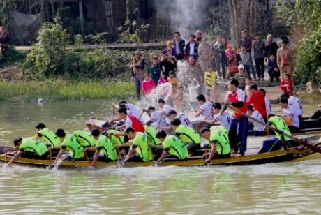 Tăng cường công tác quản lý, đảm bảo an toàn giao thông  trong lễ hội đầu xuân 2017.