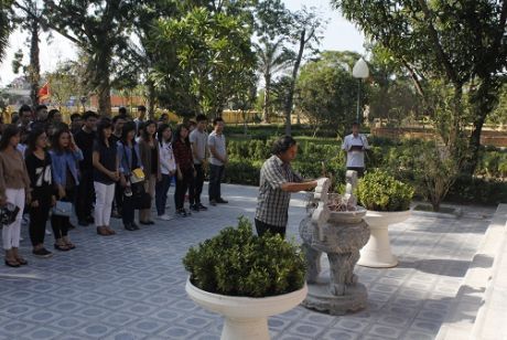 Khoa Viết văn - Báo chí Trường Đại học Văn hóa Hà Nội với hoạt động trải nghiệm tại Khu di tích Nguyễn Du.