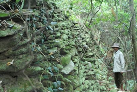 Lũy đá cổ - xã Kỳ Lạc, huyện Kỳ Anh được công nhận di tích cấp quốc gia.