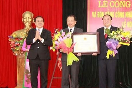 Hà Tĩnh đón nhận Bằng di sản văn hóa phi vật thể cấp quốc gia Lễ hội Hải Thượng Lãn Ông.
