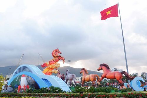 gia-lai-y-tuong-linh-vat-tu-hinh-tuong-ngua-chien-cua-thanh-giong